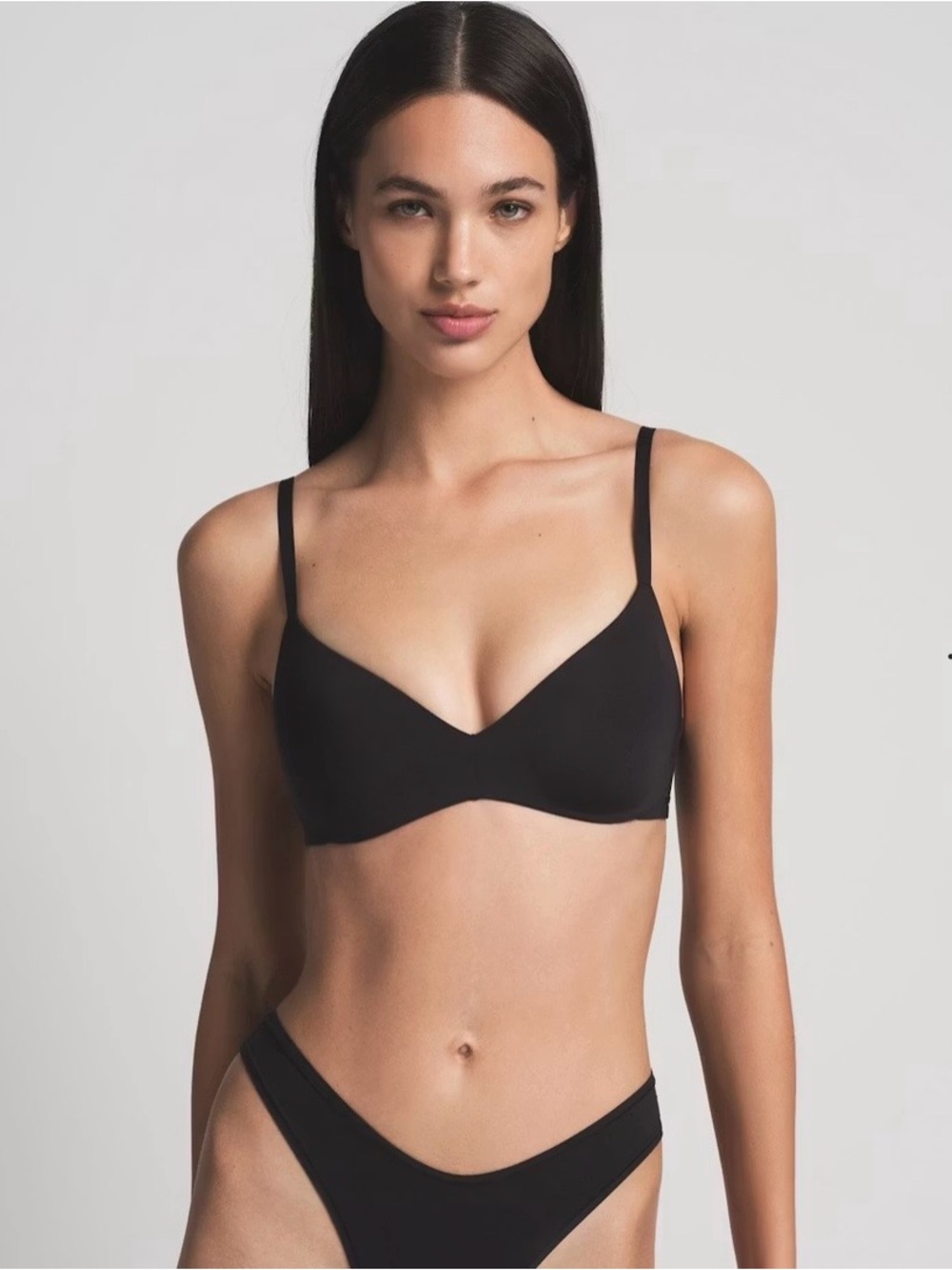 NWT SKIMS wireless form push up plunge bra